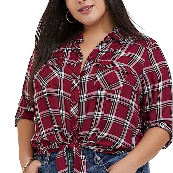 torrid Tops - TORRID: Taylor Slim Fit Rayon Twill Crop Button-Up Shirt -Size 00 / 0X